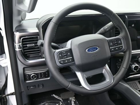 New 2026 Ford F250 Lariat w/ Black Appearance Package image 7