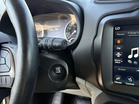 Used 2022 Jeep Renegade Limited image 24