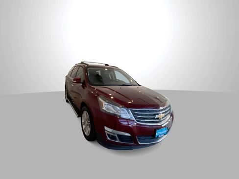 Used 2015 Chevrolet Traverse LT w/ Style and Technology Package image 2