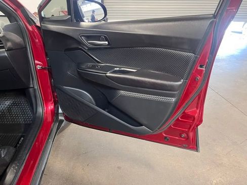 Used 2018 Toyota C-HR XLE image 12