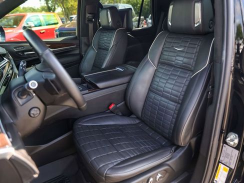 Used 2023 Cadillac Escalade Sport Platinum RWD image 7