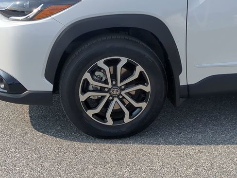 Used 2023 Toyota Corolla Cross SE image 19