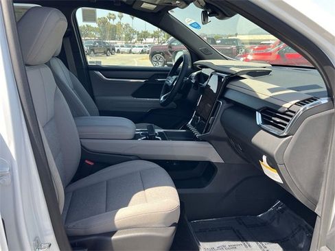 New 2025 GMC Acadia Elevation image 29