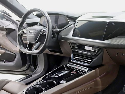Used 2023 Audi e-tron GT Prestige image 34