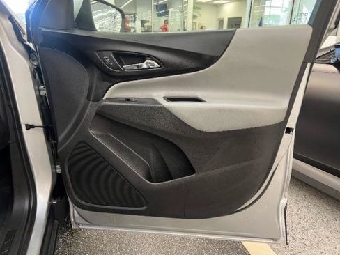 Used 2018 Chevrolet Equinox LT FWD image 24