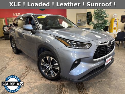 Used 2021 Toyota Highlander XLE image 1