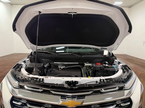 Used 2025 Chevrolet Equinox LT image 18