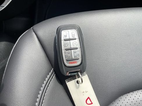 New 2025 Chrysler Pacifica Select image 23