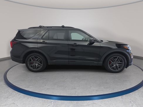 Used 2025 Ford Explorer ST AWD/4WD image 4
