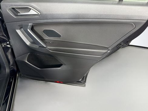 Used 2019 Volkswagen Tiguan SEL AWD/4WD image 28