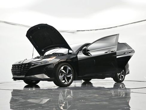 Used 2023 Hyundai Elantra Limited image 48