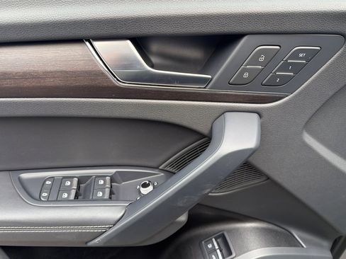 Used 2023 Audi Q5 e Premium Plus w/ Premium Plus Package image 10