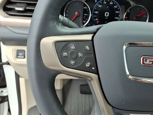 Used 2020 GMC Acadia Denali w/ Denali Ultimate Package AWD/4WD image 16
