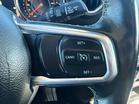 Used 2020 Jeep Wrangler Unlimited Sahara w/ Dual Top Group AWD/4WD image 19