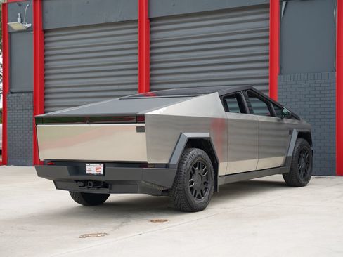Used 2024 Tesla Cybertruck AWD Crew Cab image 9