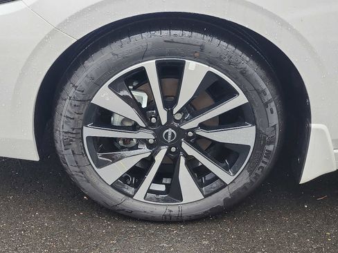 New 2025 Nissan Sentra SV w/ SV Premium Package image 5