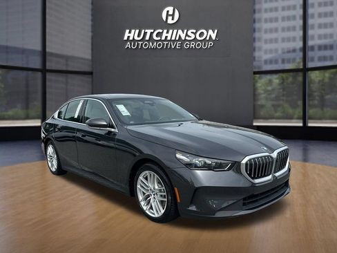 Used 2025 BMW 530i RWD image 1