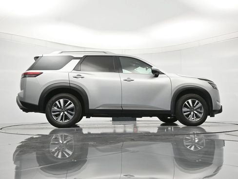 Certified 2025 Nissan Pathfinder SL FWD image 41
