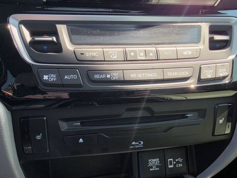 Used 2020 Honda Pilot Touring image 30