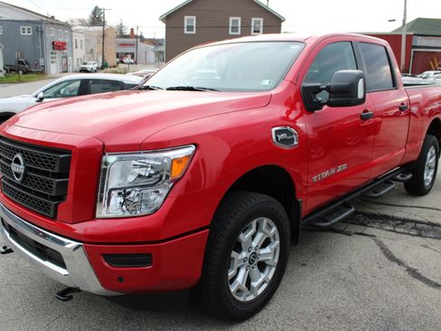 Certified 2024 Nissan Titan SV w/ SV Convenience Package image 1
