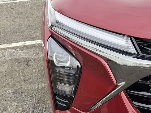 Certified 2025 Chevrolet Trax RS w/ Driver Confidence Package image 9