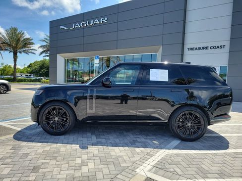 Certified 2025 Land Rover Range Rover SE AWD/4WD image 2