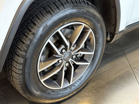 Used 2021 Jeep Grand Cherokee Limited w/ Luxury Group II image 10