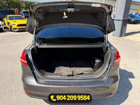 Used 2017 Ford Focus Titanium FWD image 30