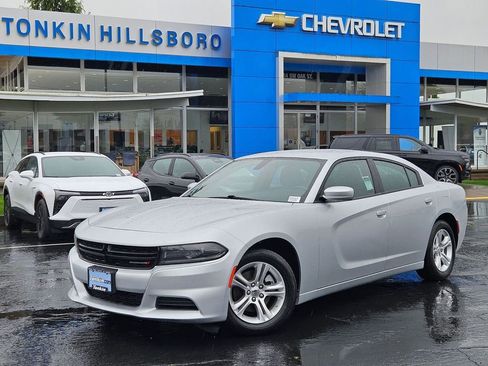 Used 2022 Dodge Charger SXT RWD image 2