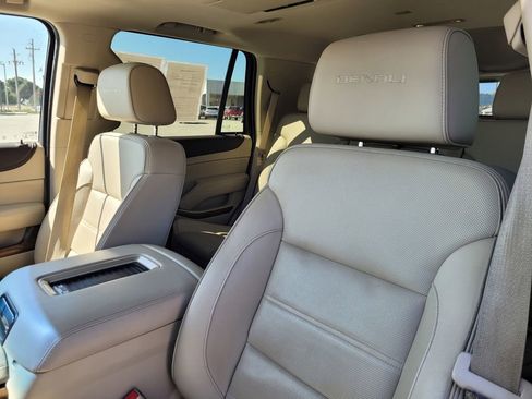 Used 2020 GMC Yukon Denali w/ Denali Ultimate Package AWD/4WD image 17