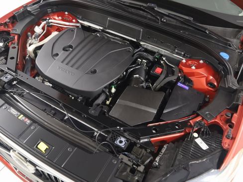 Used 2022 Volvo XC60 B5 Momentum image 19