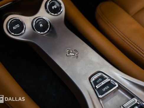 Used 2011 Ferrari California RWD image 32