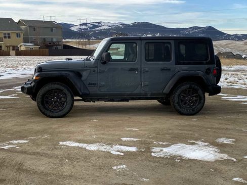 Used 2024 Jeep Wrangler Sport S image 10