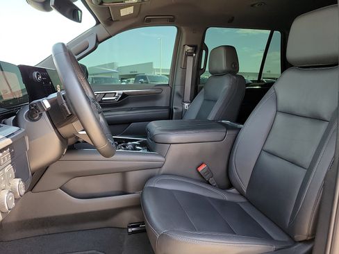 Used 2025 Chevrolet Tahoe Z71 AWD/4WD image 12