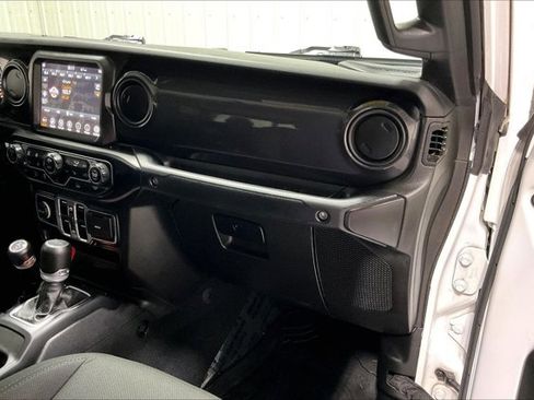 Used 2022 Jeep Gladiator Sport image 16