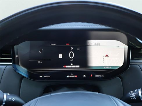 Used 2023 Land Rover Range Rover SE image 28