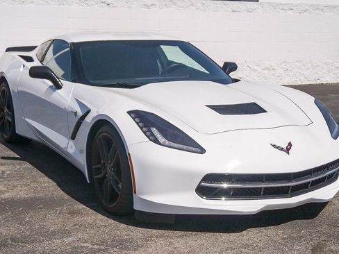 Used 2015 Chevrolet Corvette Stingray Coupe w/ Carbon Flash Badge Package RWD image 3