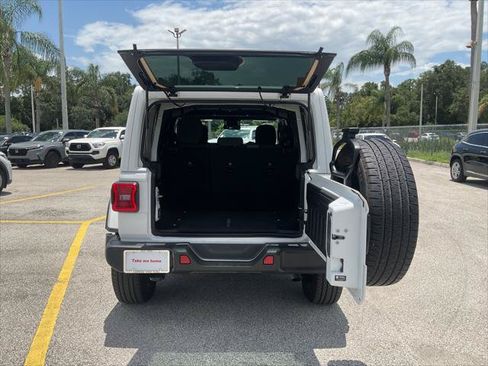 Used 2025 Jeep Wrangler Unlimited Sahara AWD/4WD image 7