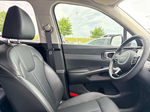 Used 2025 Kia Sorento S w/ Panoramic Sunroof Package FWD image 17