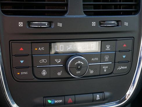 Used 2019 Dodge Grand Caravan SXT w/ Driver Convenience Group FWD image 23