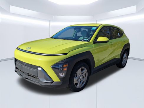 Certified 2025 Hyundai Kona SE image 7