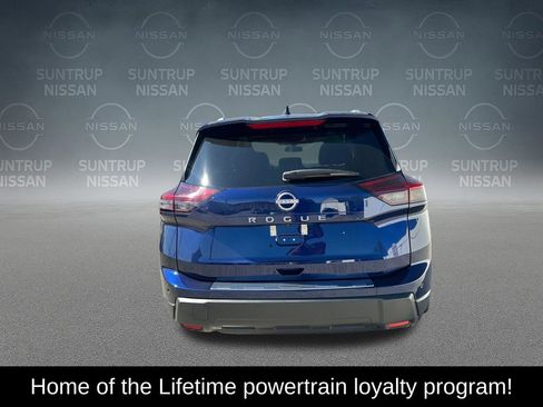 Used 2025 Nissan Rogue SV w/ SV Premium Package image 5