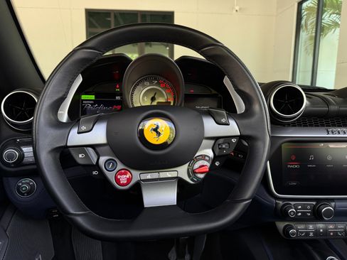 Used 2022 Ferrari Portofino M RWD image 31