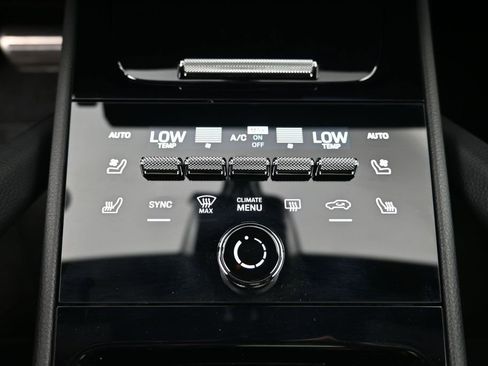 Certified 2026 Porsche Cayenne AWD/4WD image 19