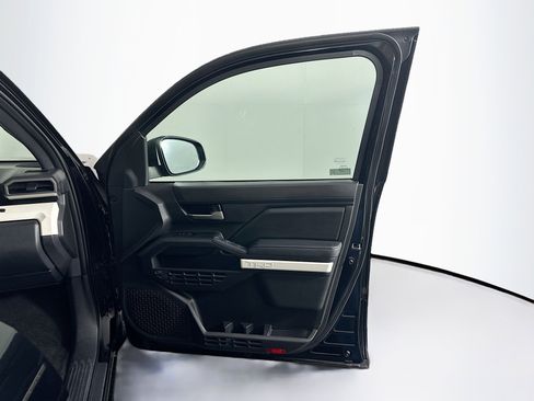 Used 2024 Toyota Tacoma TRD Off-Road image 31