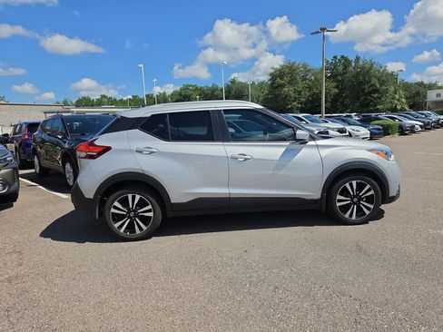 Used 2020 Nissan Kicks SV FWD image 9