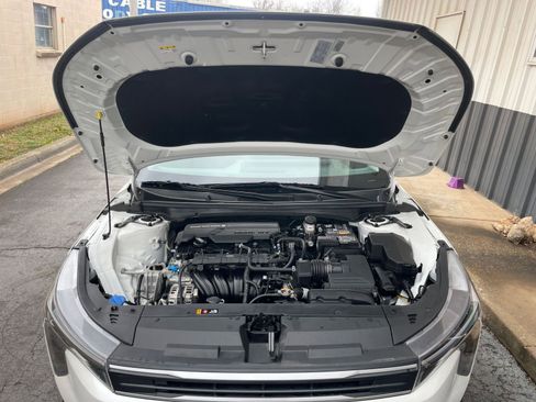 Used 2025 Kia K4 LXS image 31