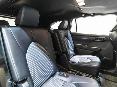 Certified 2025 Toyota Highlander XSE image 29