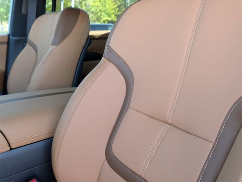 New 2026 Nissan Armada SL w/ Captain's Chari Seat Package image 18