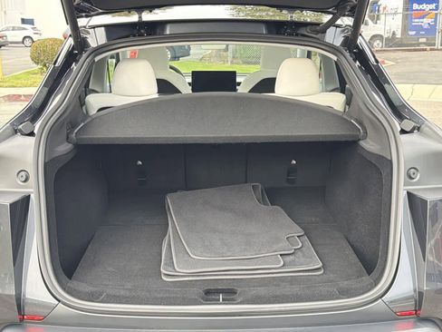 Used 2026 Tesla Model Y 2WD image 32